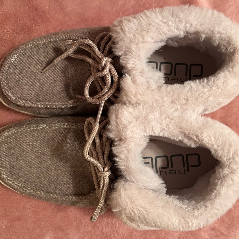 Hey Dude Tan/cream Brit faux Fur Lined Shoes